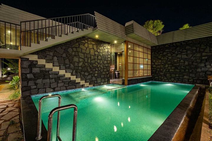 Pool 8 of 12