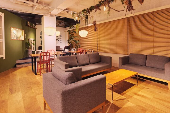 Lounge 107 of 131