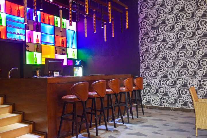 Lounge 60 of 73