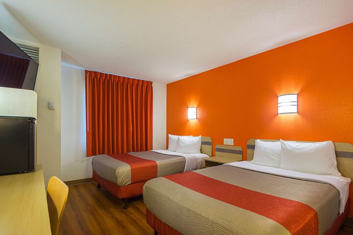 2 Double Beds (2 of 10)