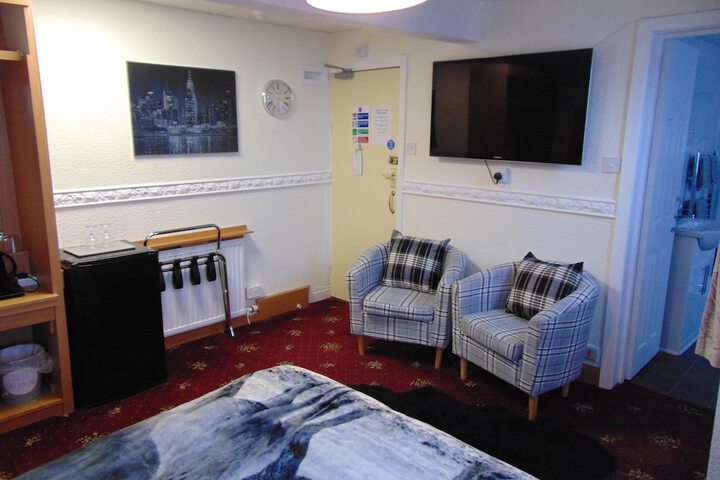 Room 10 of 28