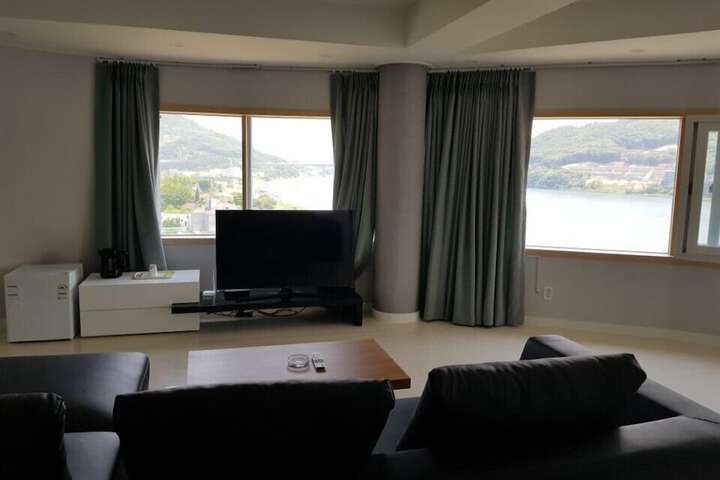 Room 32 of 62
