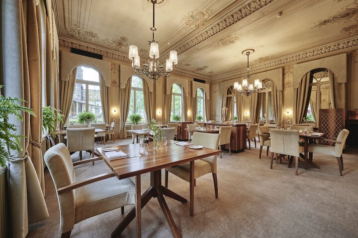 Dining 59 of 88