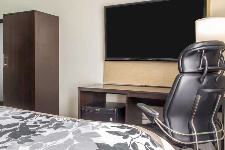 Room 14 of 27