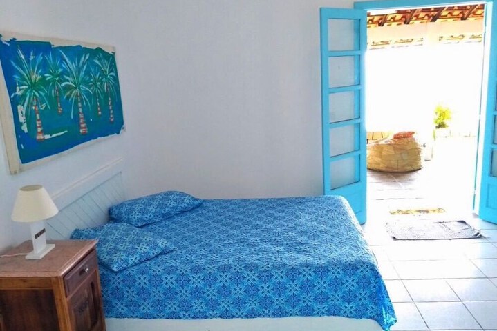 Room 2 of 32