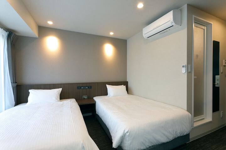 Room 17 of 43