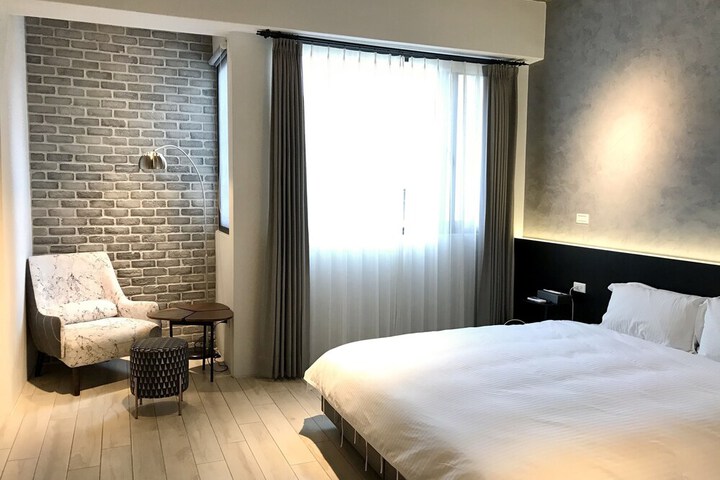 Room 48 of 100