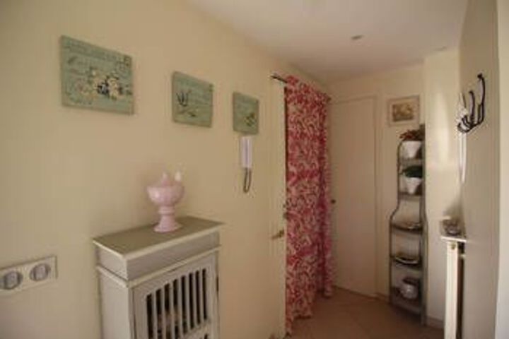 Room 5 of 10