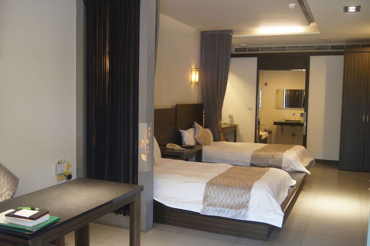 Room 3 of 43