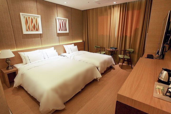 Room 14 of 21