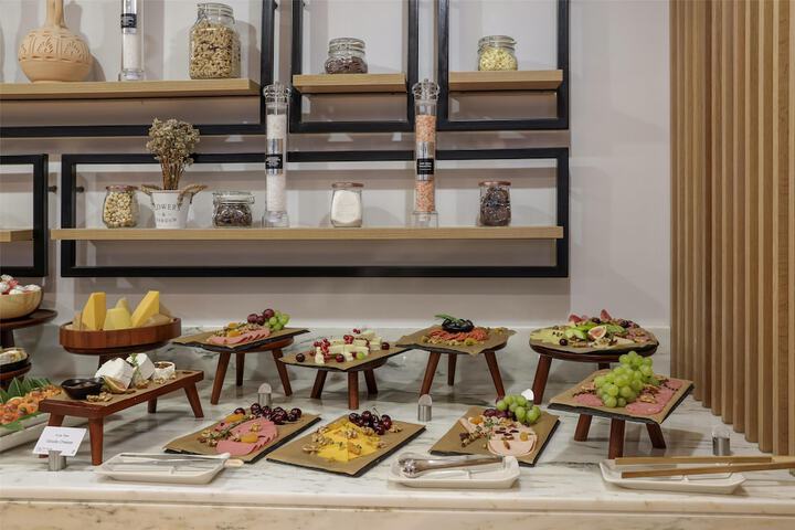 Breakfast/Coffee Service 132 of 223