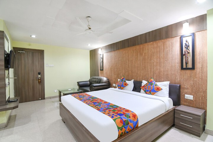 Room 5 of 32