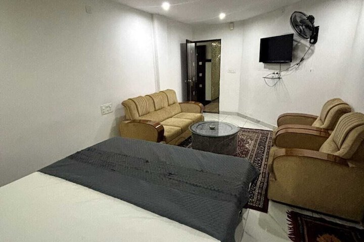 Room 10 of 22