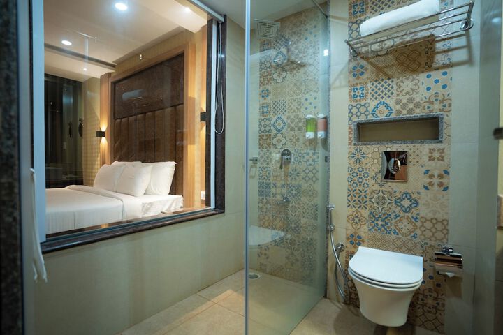 Room 21 of 34