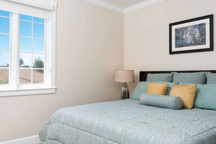 Room 12 of 214