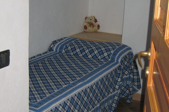 Room 72 of 126
