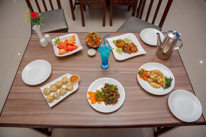 Dining 19 of 33