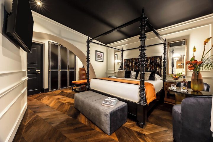 Room 10 of 53