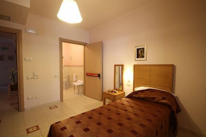 Room 11 of 42