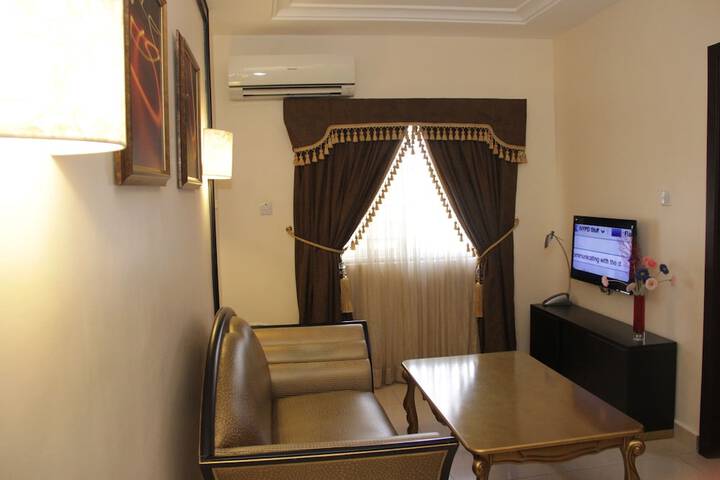 Room 8 of 33
