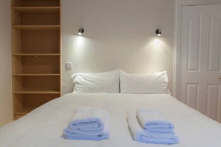 Room 9 of 14