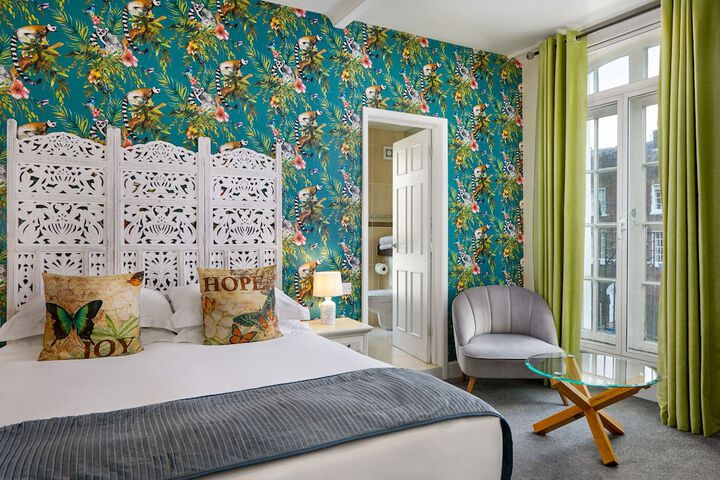 Room 8 of 38