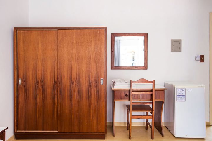 Room 32 of 170