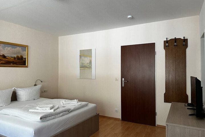 Room 9 of 30