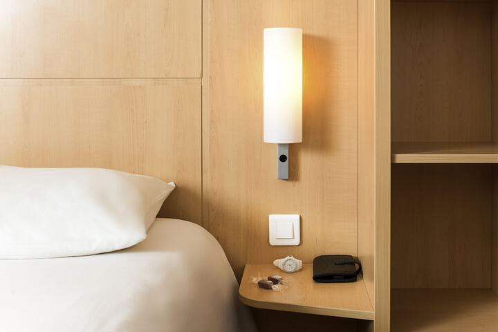 Room 4 of 63