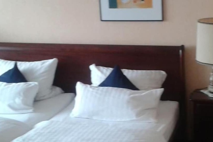 Room 10 of 26