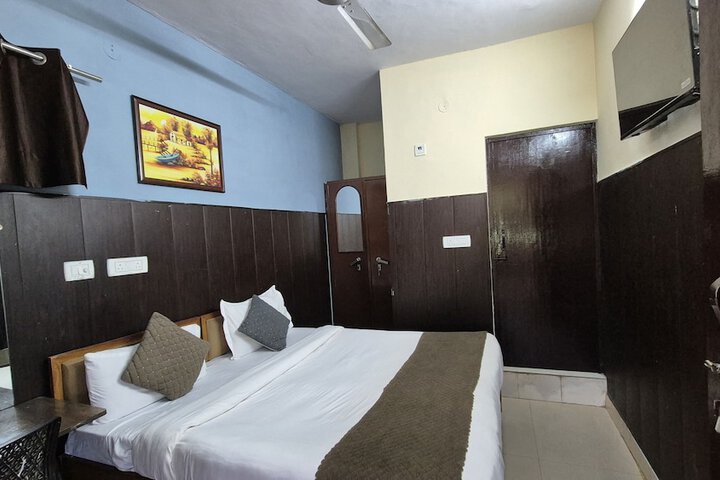 Hotel South Embassy Near Satya Niketan in New Delhi