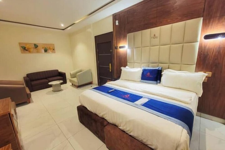 Room 3 of 8