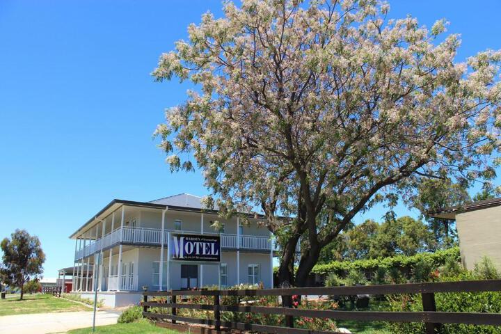 Exterior of Harden Country Motel