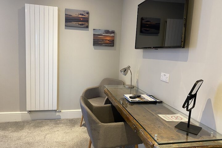 Room 4 of 61