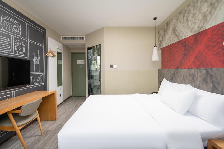 Room 38 of 41