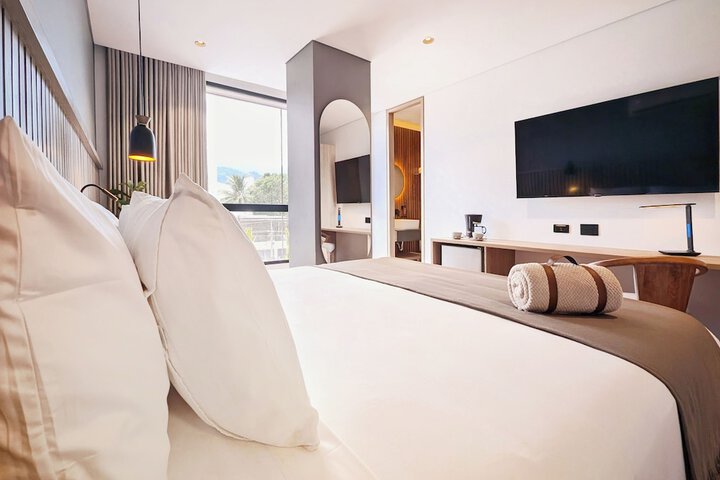 Room 9 of 32