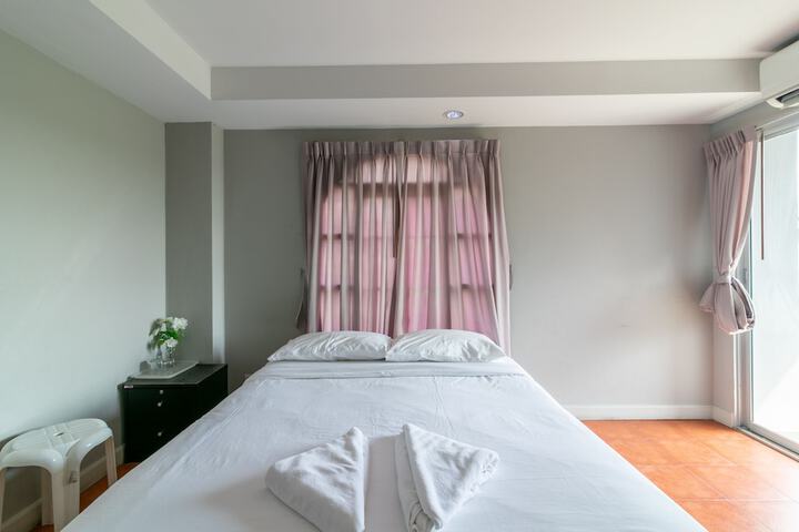 Room 13 of 28