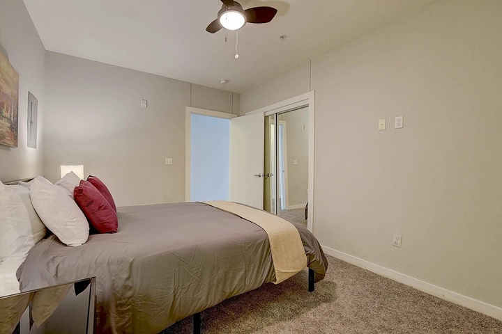 Room 4 of 27