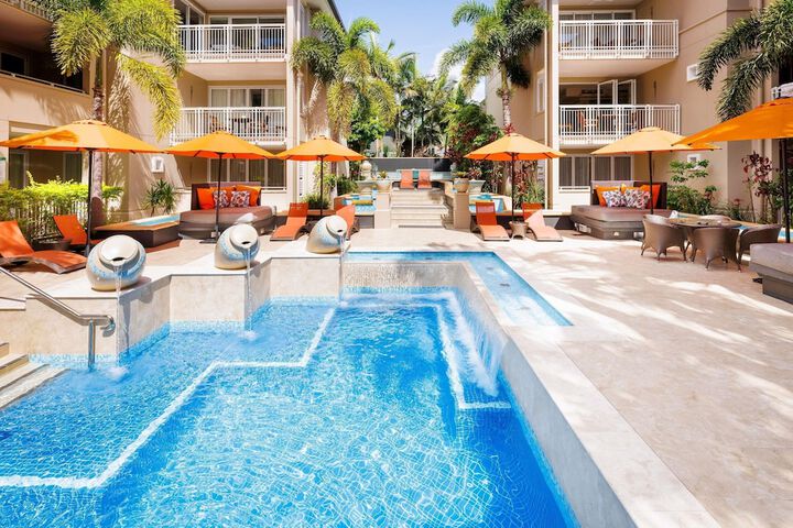 Hotel Pool