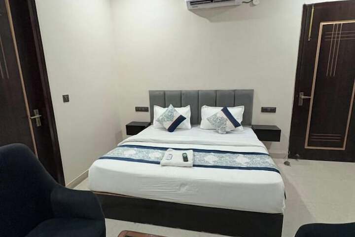 Room 16 of 33