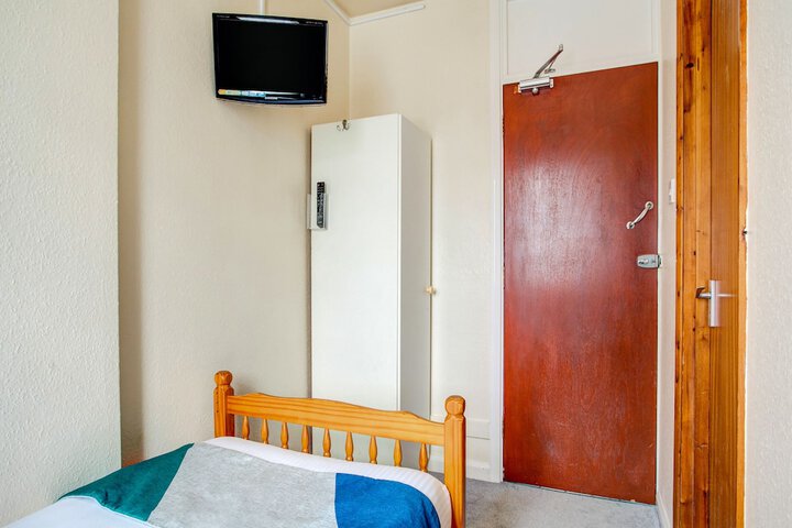Room 3 of 74