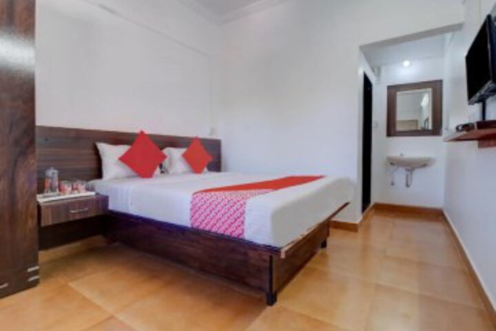 OYO 76721 Hotel MK