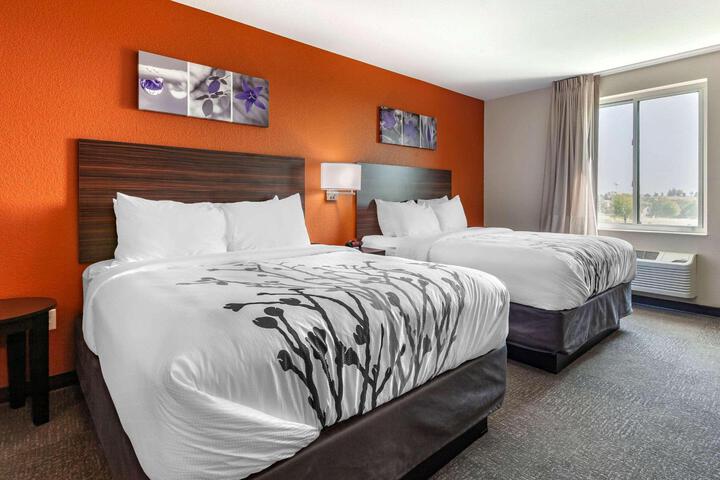2 Queen Beds (12 of 12)