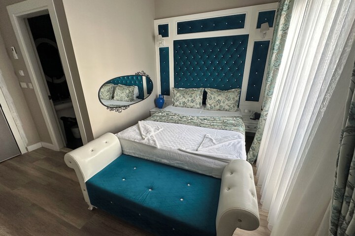 Room 80 of 131