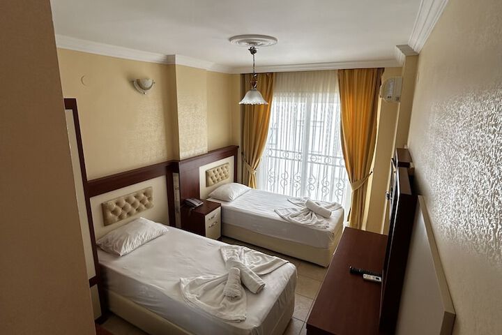Room 7 of 27