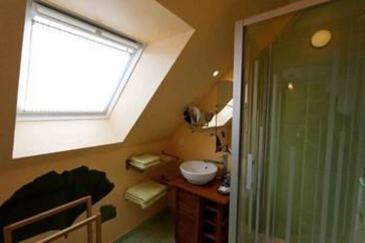 Room 4 of 37