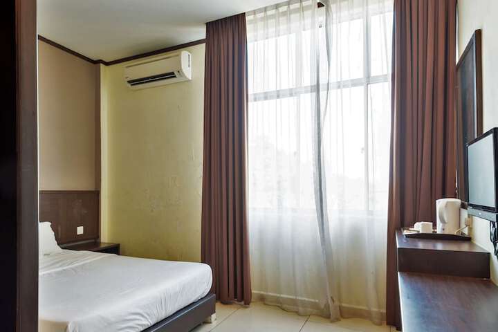 Room 21 of 35