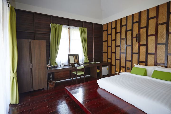 Room 6 of 94