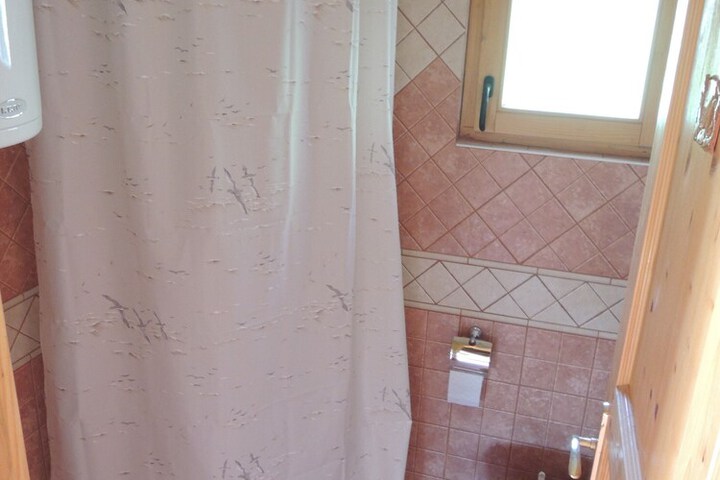 Room 9 of 16