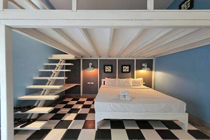 Room 4 of 151